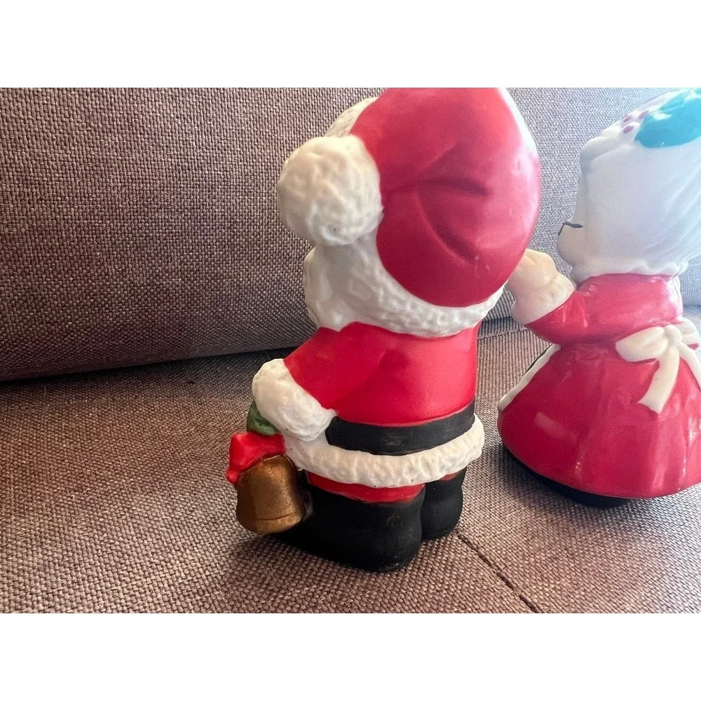 CGC Vintage Santa and Mrs Claus Figurines 4.5in Red Ceramic Winking Kitsch Set